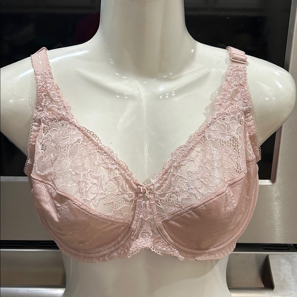 Non padded underwire 38D soft dusty pink lace bra. See photos for details. - Picture 2 of 16